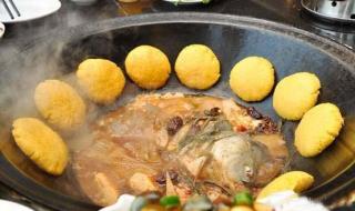 铁锅炖鱼贴饼子 铁锅炖鱼贴饼子
